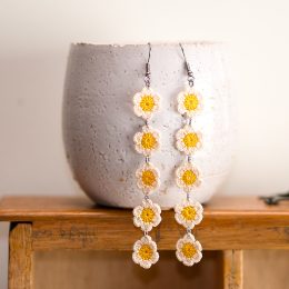 5 daisies micro-crochet earrings - ivory & yellow