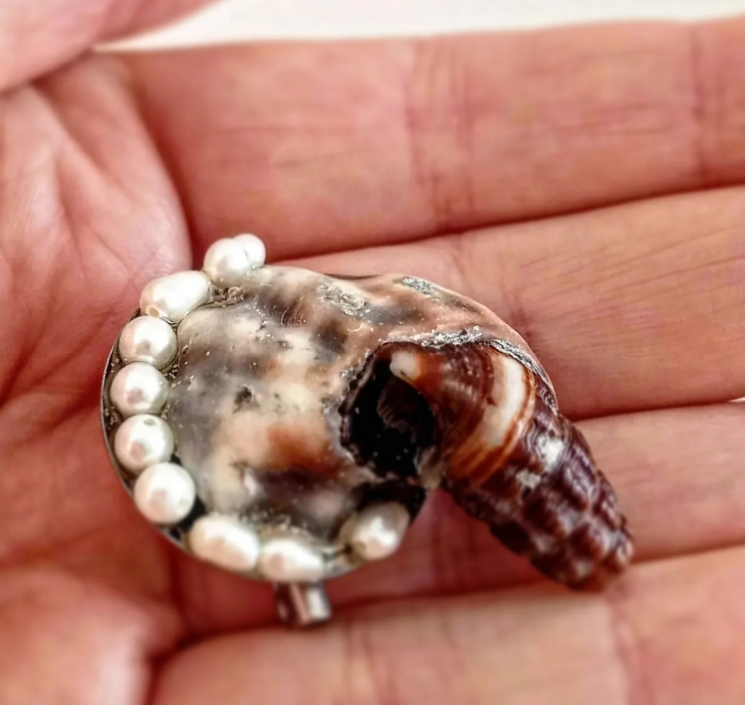 Mermaid's Kiss Brooch - Image 3