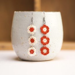 3 daisies micro-crochet earrings - ochre & ivory